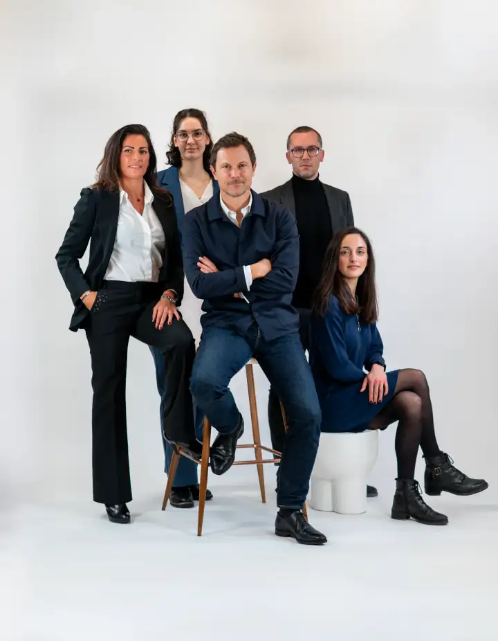 L’équipe du Cabinet Plouton, avocats pénalistes au barreau de Bordeaux, réunie au cabinet.