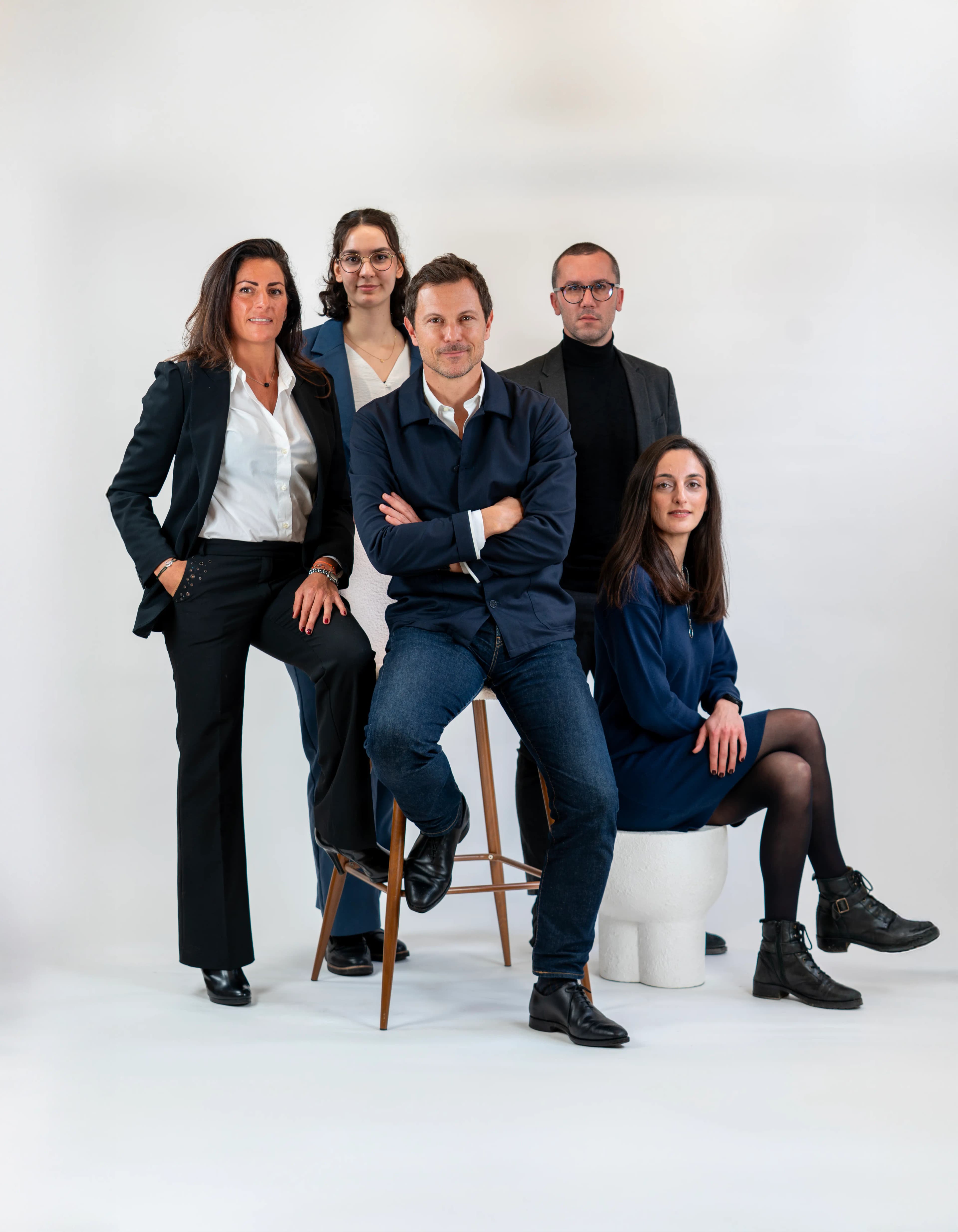 L'équipe du Cabinet Plouton, avocats pénalistes au barreau de Bordeaux, réunie au cabinet de la place Sainte-Eulalie.